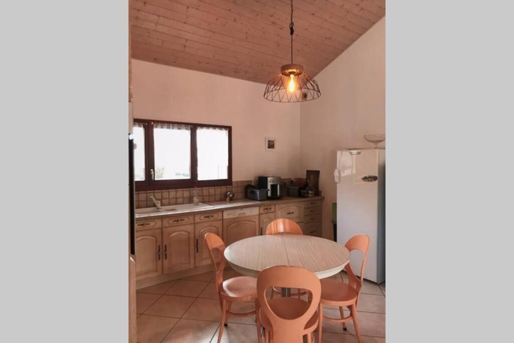 Maison Entiere Au Pied Du Plateau Du Retord 2 Chambres Sdb - Vouvray Ochiaz 외부 사진