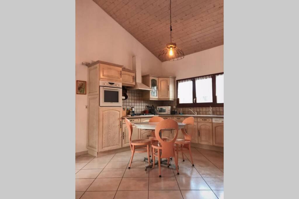 Maison Entiere Au Pied Du Plateau Du Retord 2 Chambres Sdb - Vouvray Ochiaz 외부 사진